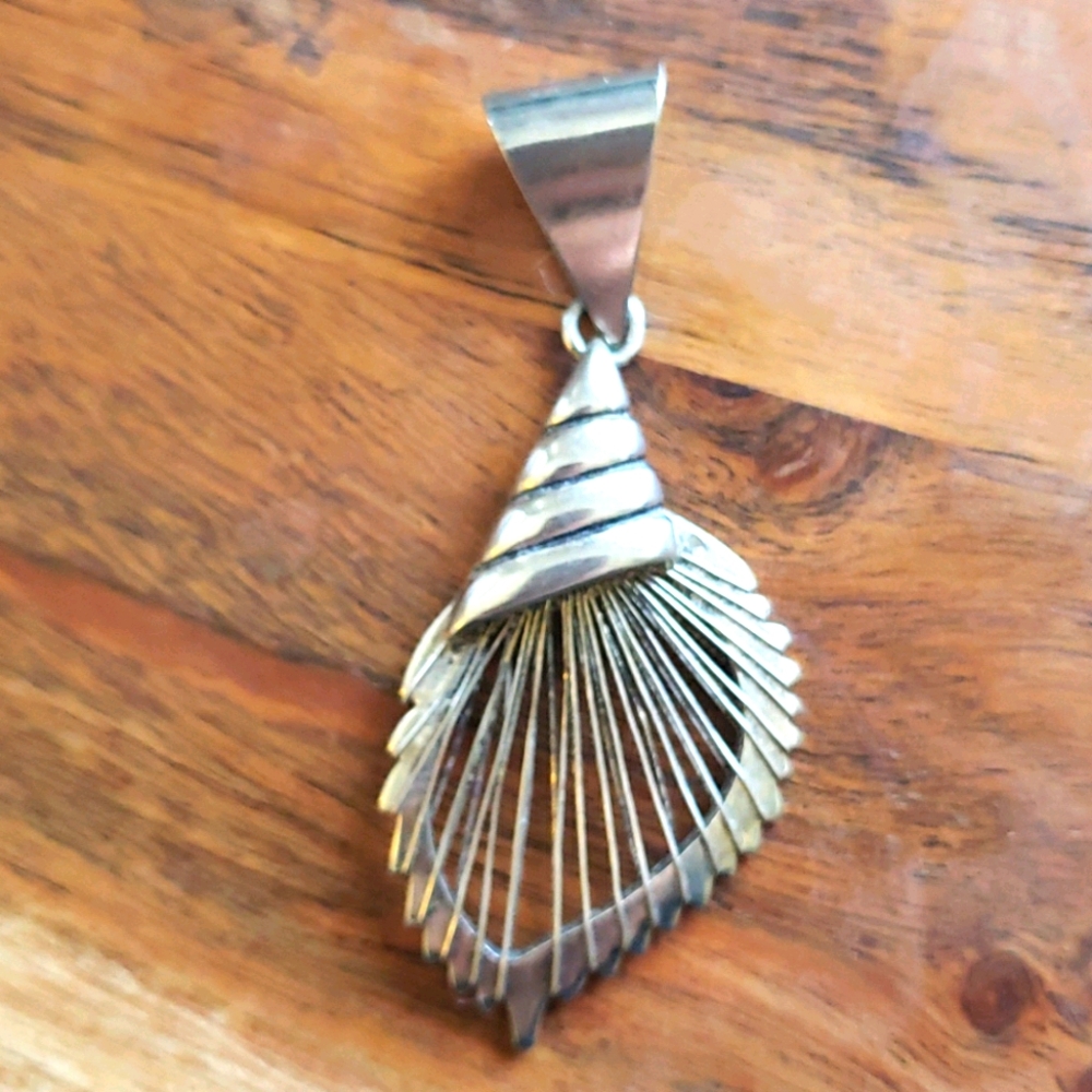 Vintage silver shell charm